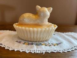 Hard to Find Vintage Westmoreland Milk/Carnival Glass Cat on Nest Covered Dish
