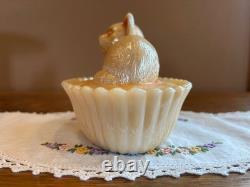 Hard to Find Vintage Westmoreland Milk/Carnival Glass Cat on Nest Covered Dish