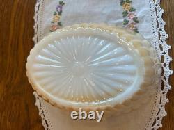 Hard to Find Vintage Westmoreland Milk/Carnival Glass Cat on Nest Covered Dish