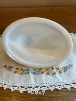 Hard to Find Vintage Westmoreland Milk/Carnival Glass Cat on Nest Covered Dish