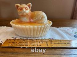 Hard to Find Vintage Westmoreland Milk/Carnival Glass Cat on Nest Covered Dish
