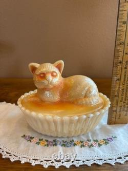 Hard to Find Vintage Westmoreland Milk/Carnival Glass Cat on Nest Covered Dish