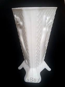 Htf Rare Vintage 1930's Art Deco Mckee White Milk Glass Art Dressed Lady Vase