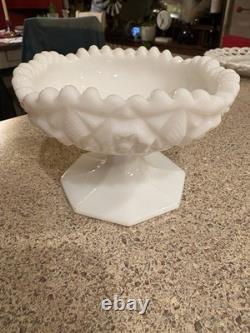 Lot Of 4 Pieces Of Art Milk Glass Westmoreland & Unmarked Pieces