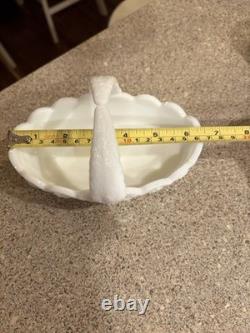 Lot Of 4 Pieces Of Art Milk Glass Westmoreland & Unmarked Pieces