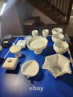 Milk glass serving set in great condition vintage