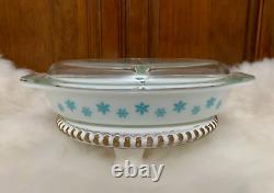 NIB Vintage Pyrex White withTurquoise Snowflake Divided Casserole withLid (1.5 QT)