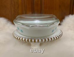 NIB Vintage Pyrex White withTurquoise Snowflake Divided Casserole withLid (1.5 QT)