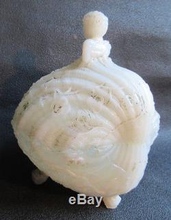 Old French white milk glass boxGirl sitting on a shell Saint-Jacques Portieux