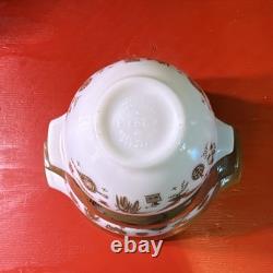 PYREX Butterprint Amish 4pc Nesting/Stackable Milk Glass Bowl Set 441-444