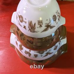 PYREX Butterprint Amish 4pc Nesting/Stackable Milk Glass Bowl Set 441-444