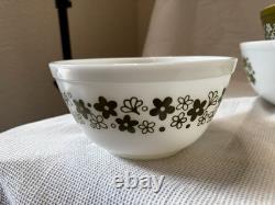 PYREX Green spring blossom Crazy Daisy mixing bowls 401-404