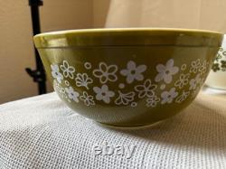 PYREX Green spring blossom Crazy Daisy mixing bowls 401-404