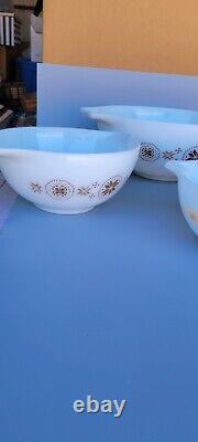 PYREX Town And Country cinderella Stacking Mixing Bowls 4 Piece Set