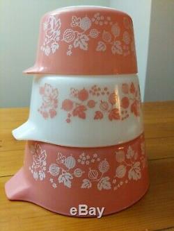 Pink Gooseberry Vintage Pyrex with lids, great condition