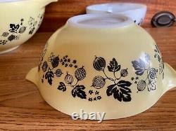 Pyrex 4 piece mixing bowl set Gooseberry black/white/yellow