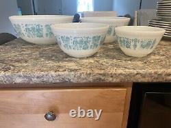 Pyrex Amish Butterprint White with Aqua Turquoise Set of 4 Graduated Mixing Bowls