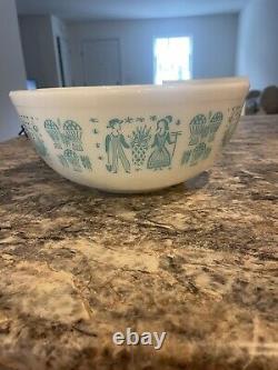 Pyrex Amish Butterprint White with Aqua Turquoise Set of 4 Graduated Mixing Bowls