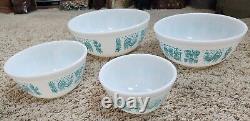 Pyrex Amish Butterprint White with Aqua Turquoise Set of 4 Graduated Mixing Bowls