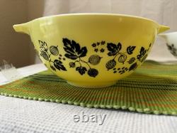 Pyrex Complete Gooseberry Yellow & White Cinderella Nesting Bowl Set 441-444