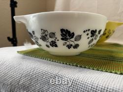 Pyrex Complete Gooseberry Yellow & White Cinderella Nesting Bowl Set 441-444