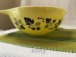 Pyrex Complete Gooseberry Yellow & White Cinderella Nesting Bowl Set 441-444