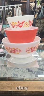 Pyrex FRIENDSHIP Nesting Mixing Bowls Set of 3