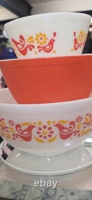 Pyrex FRIENDSHIP Nesting Mixing Bowls Set of 3