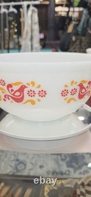 Pyrex FRIENDSHIP Nesting Mixing Bowls Set of 3