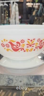 Pyrex FRIENDSHIP Nesting Mixing Bowls Set of 3