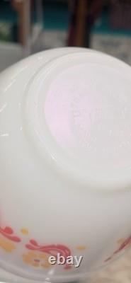 Pyrex FRIENDSHIP Nesting Mixing Bowls Set of 3