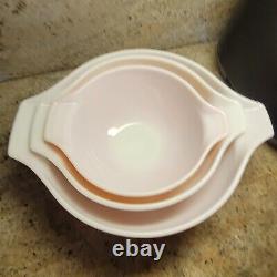 Pyrex Gooseberry Cinderella Nesting Mixing Bowls Set of 3 Vintage pink, white