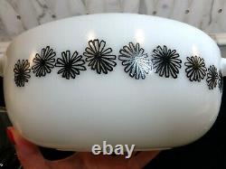Pyrex JAJ Extremely Rare BLACK DAISY Easy-Grip Casserole Dish with Lid-EUC