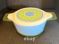 Pyrex Ocean Filigree Espanola 475-B 2.5 Qt Casserole w Lid + Cradle 1973 Promo