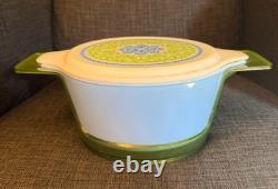 Pyrex Ocean Filigree Espanola 475-B 2.5 Qt Casserole w Lid + Cradle 1973 Promo