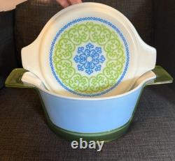 Pyrex Ocean Filigree Espanola 475-B 2.5 Qt Casserole w Lid + Cradle 1973 Promo
