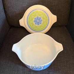 Pyrex Ocean Filigree Espanola 475-B 2.5 Qt Casserole w Lid + Cradle 1973 Promo