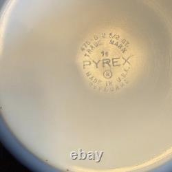Pyrex Ocean Filigree Espanola 475-B 2.5 Qt Casserole w Lid + Cradle 1973 Promo