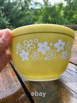 Pyrex Spring Blossom Stacking Bowl Set #401, 402, 403, 404 (Crazy Daisy)