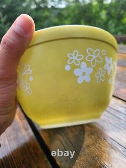 Pyrex Spring Blossom Stacking Bowl Set #401, 402, 403, 404 (Crazy Daisy)