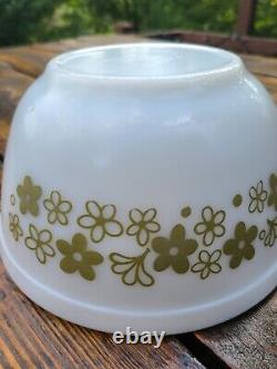 Pyrex Spring Blossom Stacking Bowl Set #401, 402, 403, 404 (Crazy Daisy)