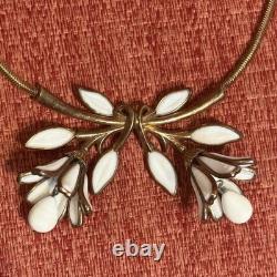 RARE Crown Trifari A Philippe White Milk Glass Bell Flowers Necklace HARD TOFIND
