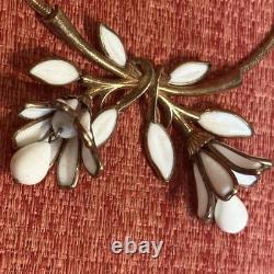 RARE Crown Trifari A Philippe White Milk Glass Bell Flowers Necklace HARD TOFIND