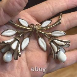 RARE Crown Trifari A Philippe White Milk Glass Bell Flowers Necklace HARD TOFIND