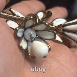 RARE Crown Trifari A Philippe White Milk Glass Bell Flowers Necklace HARD TOFIND