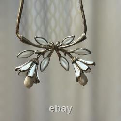 RARE Crown Trifari A Philippe White Milk Glass Bell Flowers Necklace HARD TOFIND