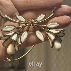 RARE Crown Trifari A Philippe White Milk Glass Bell Flowers Necklace HARD TOFIND