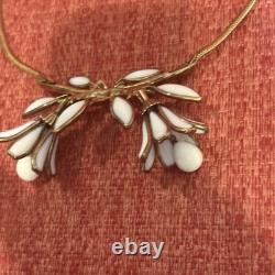 RARE Crown Trifari A Philippe White Milk Glass Bell Flowers Necklace HARD TOFIND
