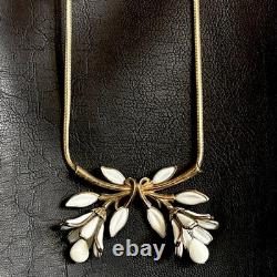 RARE Crown Trifari A Philippe White Milk Glass Bell Flowers Necklace HARD TOFIND