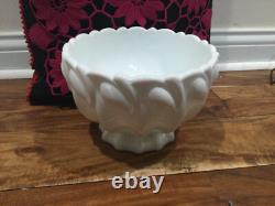 RARE HEAVY Indiana Glass 1009 Centerpiece Bowl Ribbed Milk Glass Leaves 8.5''X6